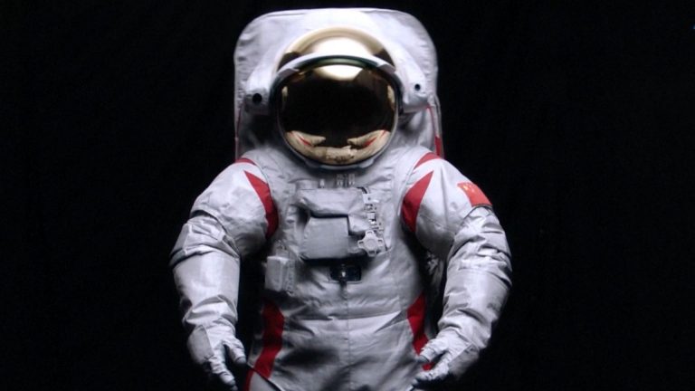 China's New Lunar Spacesuit Ready for Moon Exploration